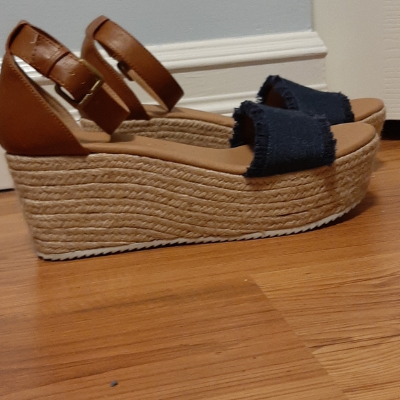 Strappy beach wedge sandals size 10 - Picture 2 of 4